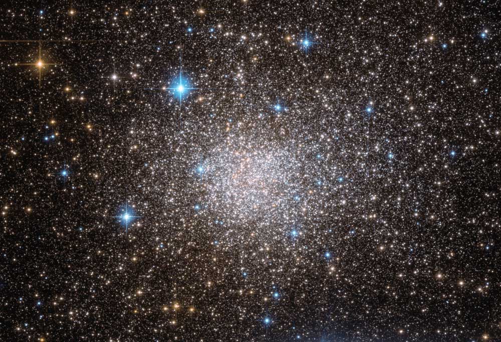 A dense cluster of stars fills this image