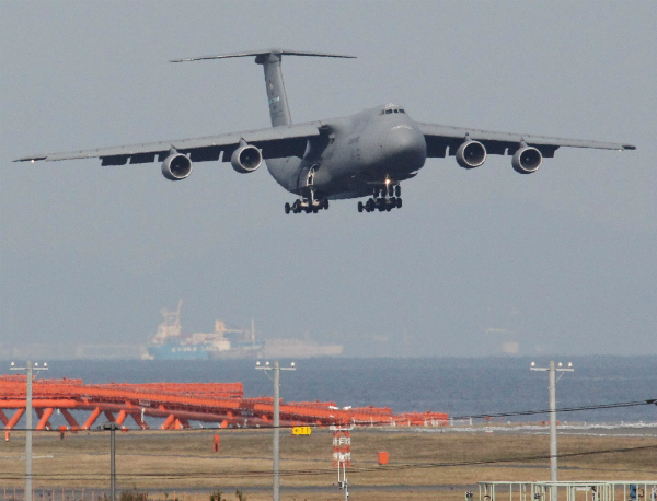 USAF C-5 carries GPM to Japan