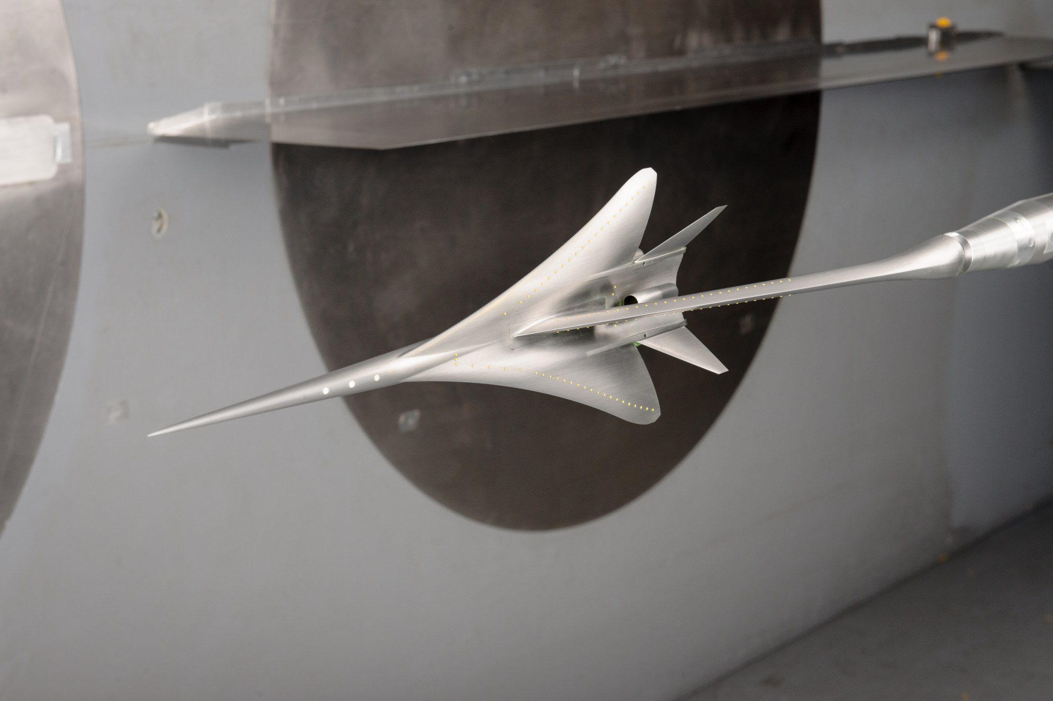 Supersonic model inside the supersonic wind tunnel.