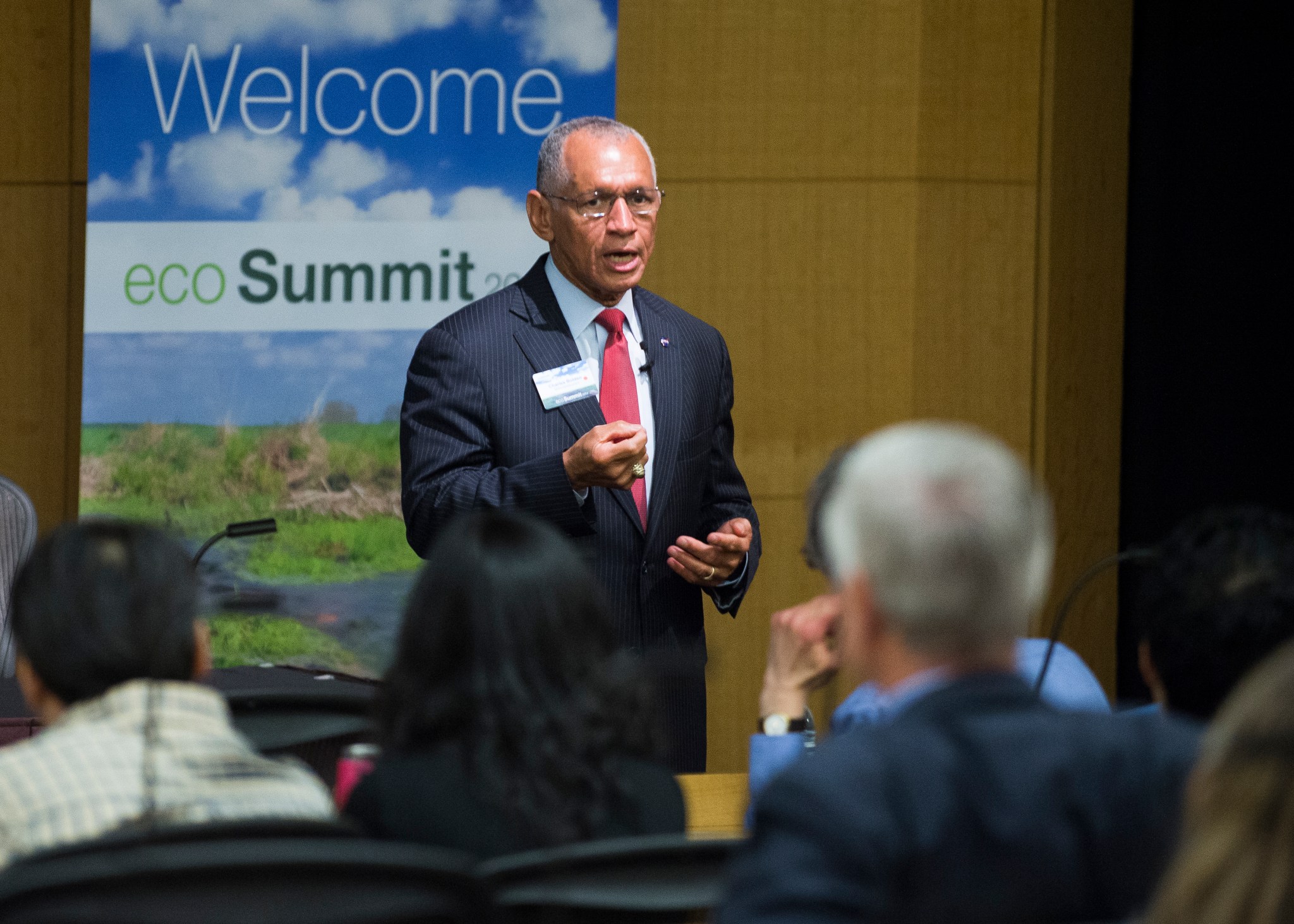 Charlie Bolden talks to airlines about NASA's work.