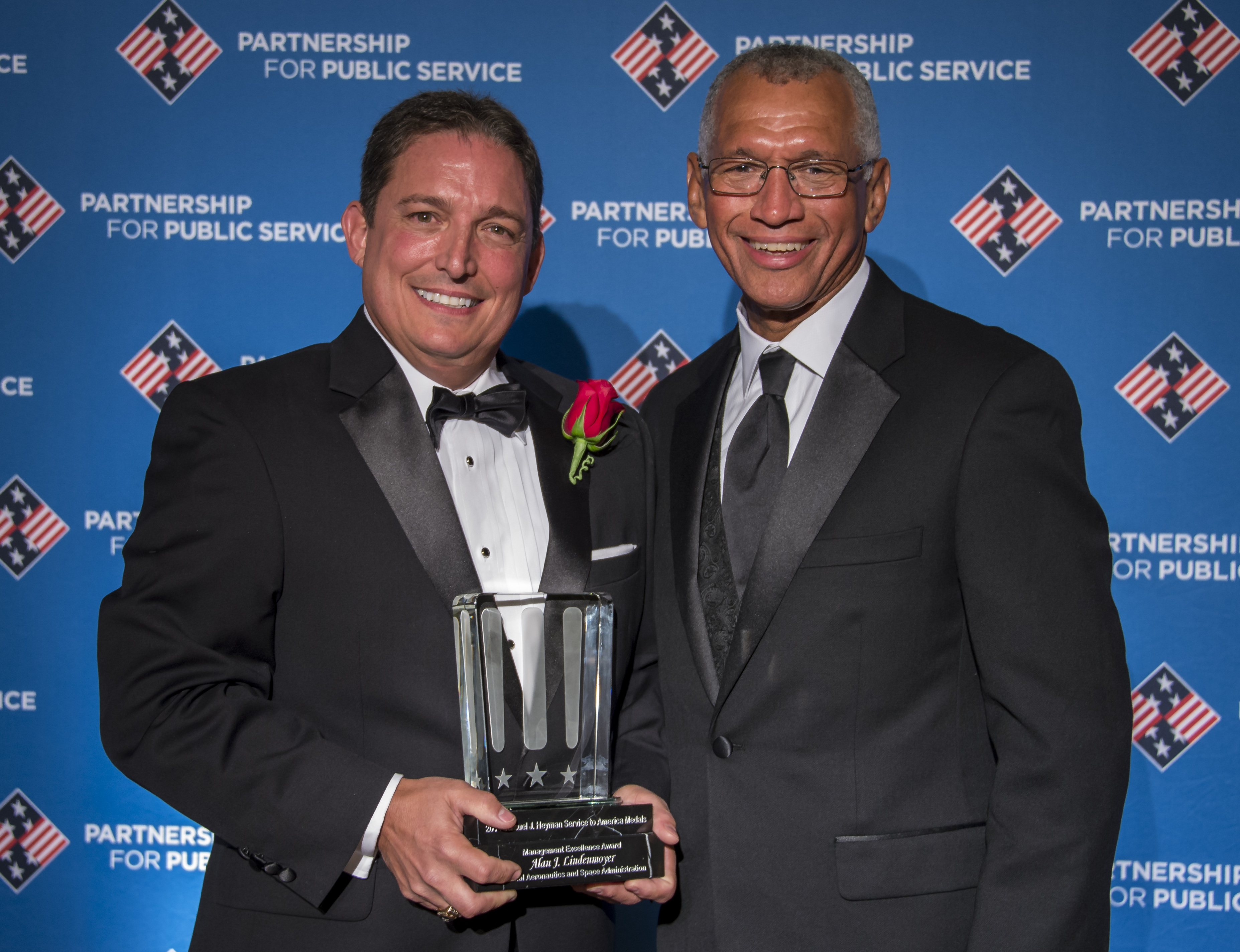 NASA Manager Honored for Launching New Era of Private-Sector Spacecraft