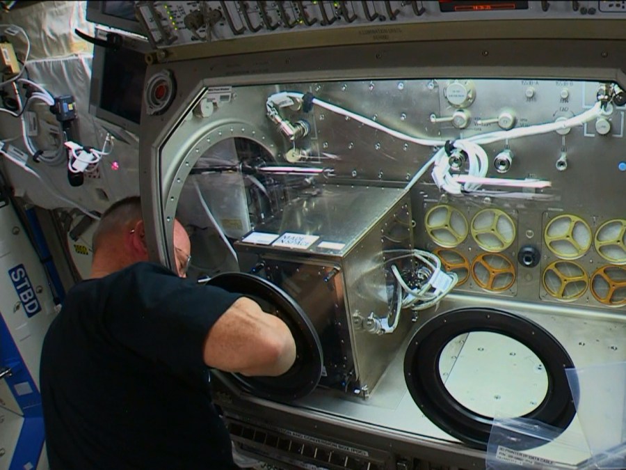 Wilmore Installs 3D Printer