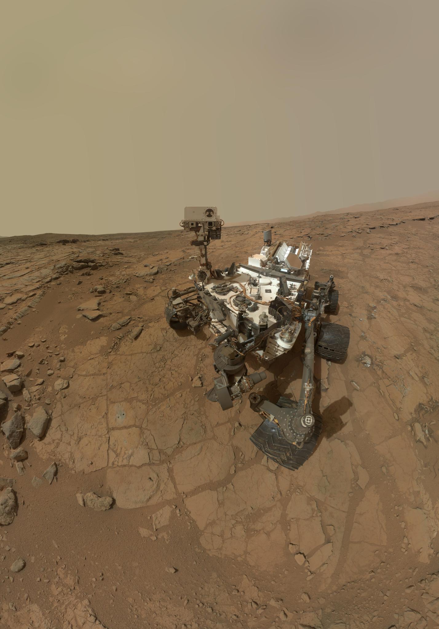 Image of Curiosity rover on Mars