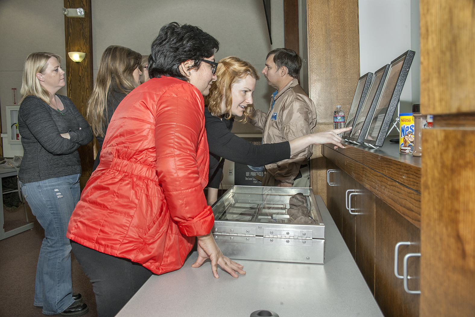 Communication specialist Pete Merlin shared his personal meteorite collection of various types and explained their origin.