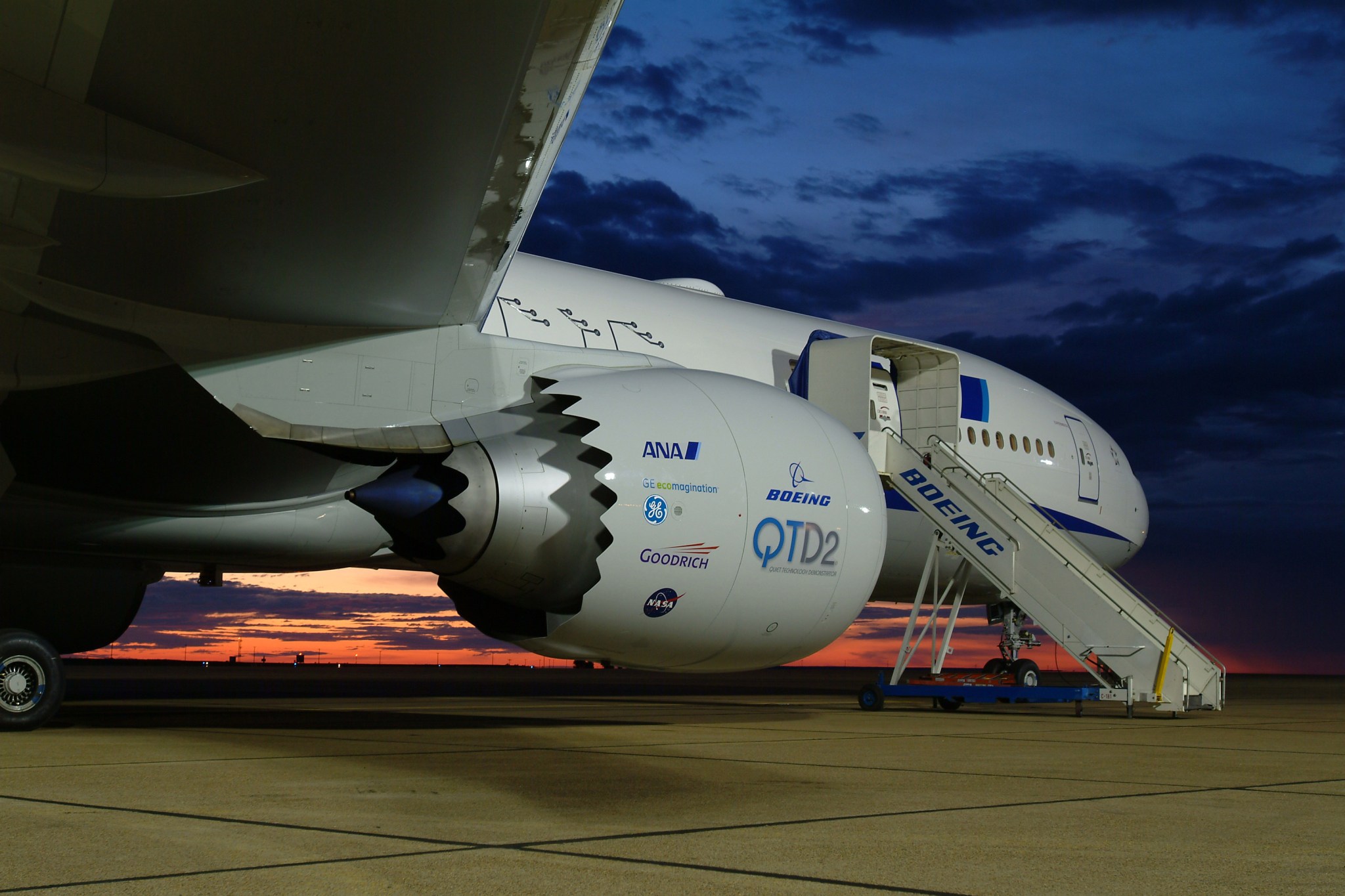 Boeing 777 with chevron nozzles, on the runway.