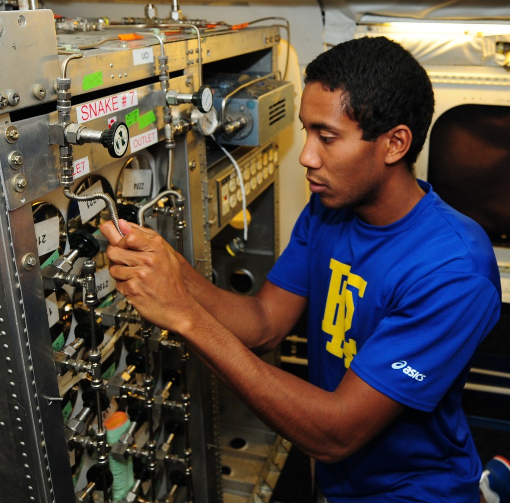 College Students Study Earth From NASA’s DC-8 Flying Lab
