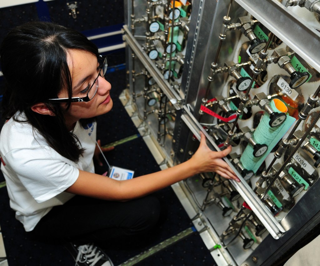 College Students Study Earth From NASA’s DC-8 Flying Lab