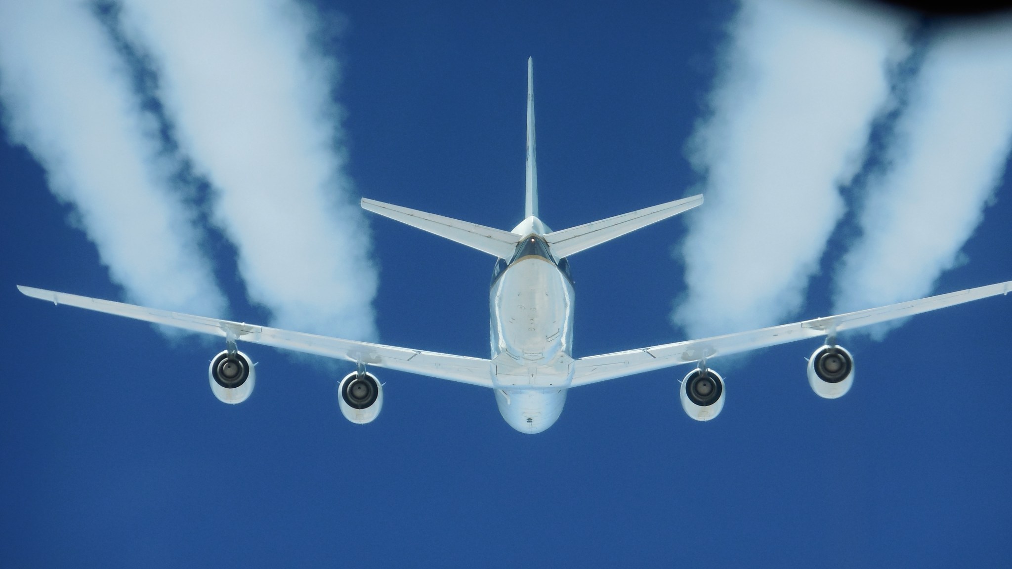 Alternative Fuel Effects on Contrails and Cruise Emissions (ACCESS II) flight test in a DC-8 aircraft.