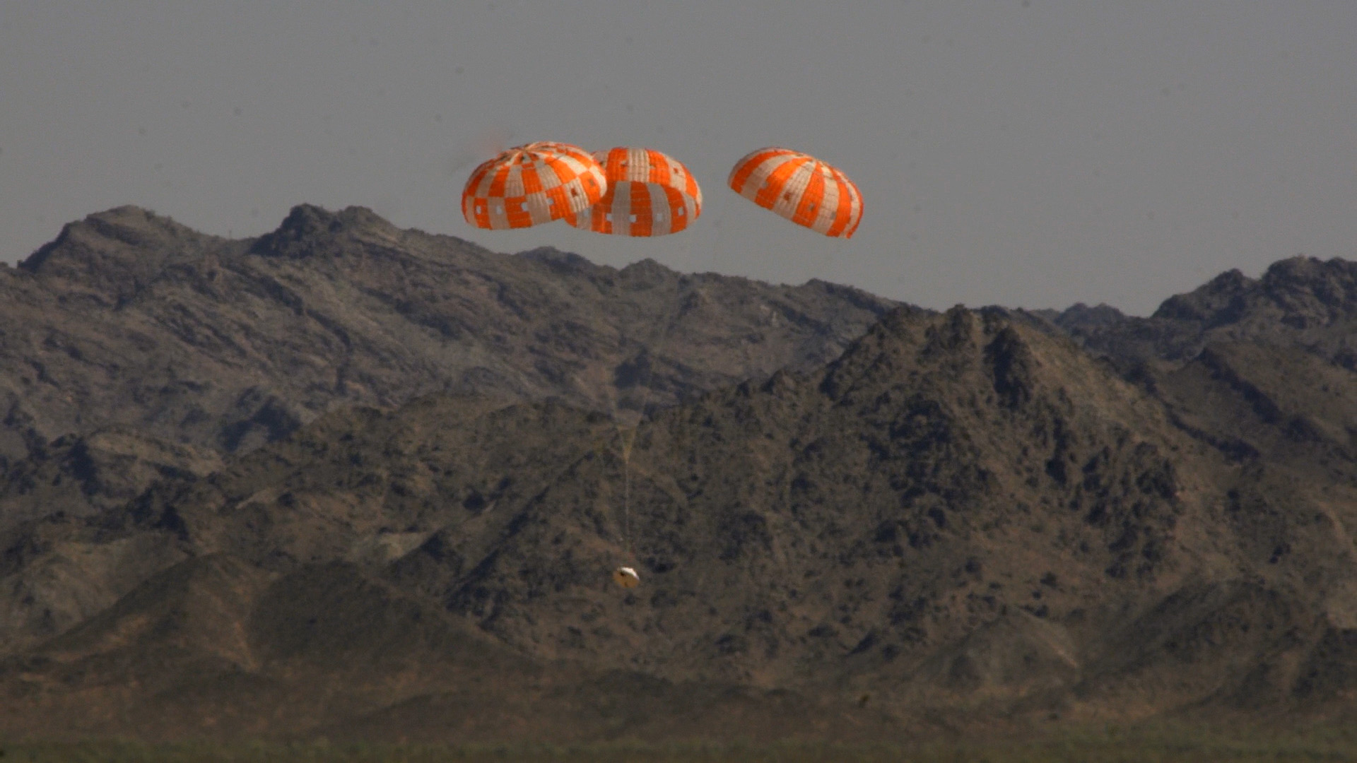 Parachutes for NASA’s Orion Spacecraft Hit No Snags in Most Difficult Test