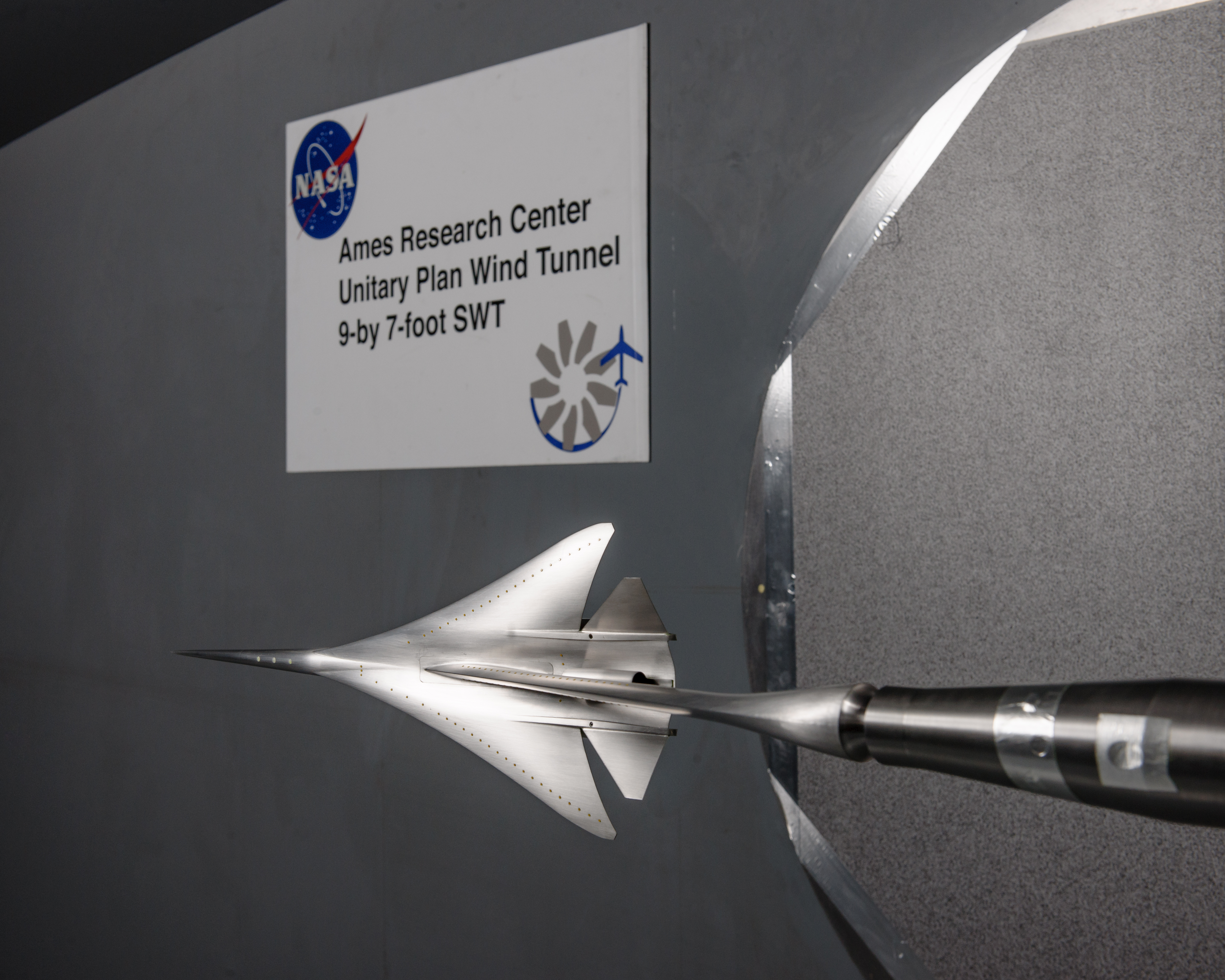 model of Tri-Jet Low-Boom aircraft in wind tunnel