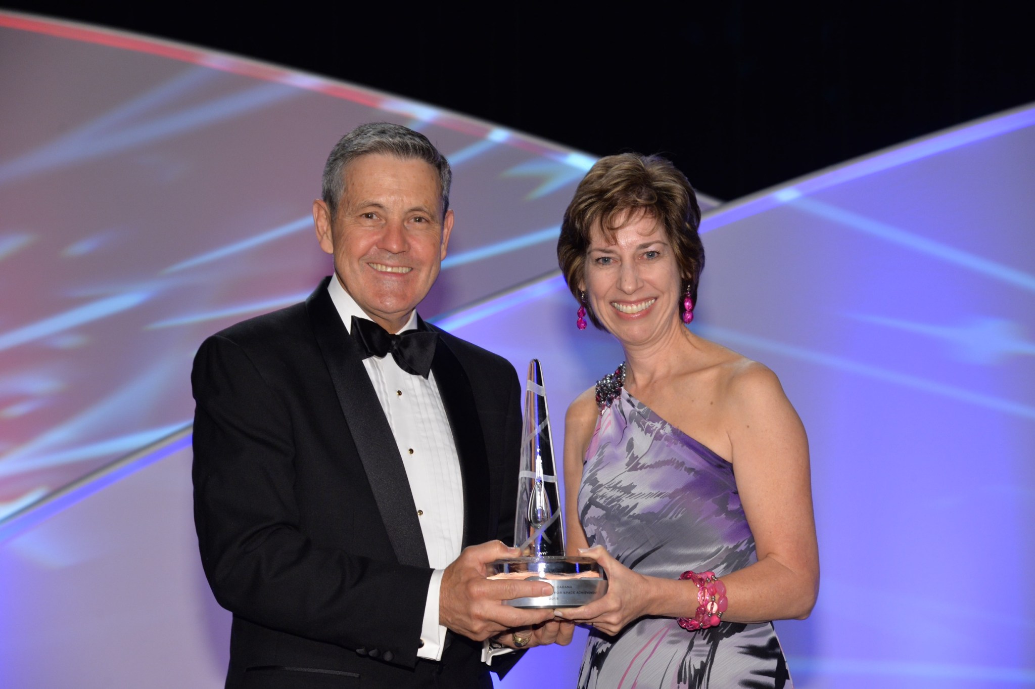 NASA Kennedy Space Center Director Robert D. Cabana receives 2015 National Space Trophy