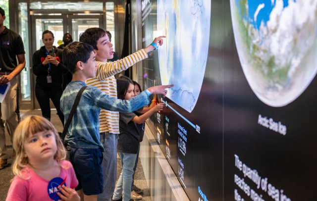 Students in the Earth Information Center