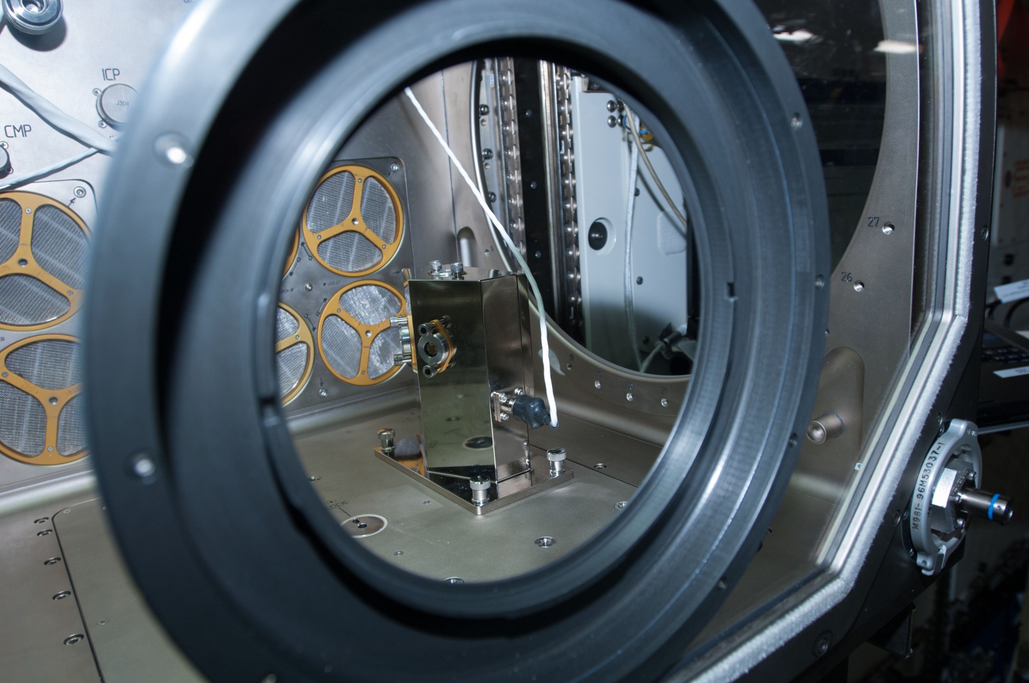 The in-orbit decontamination system inside the Microgravity Science Glovebox