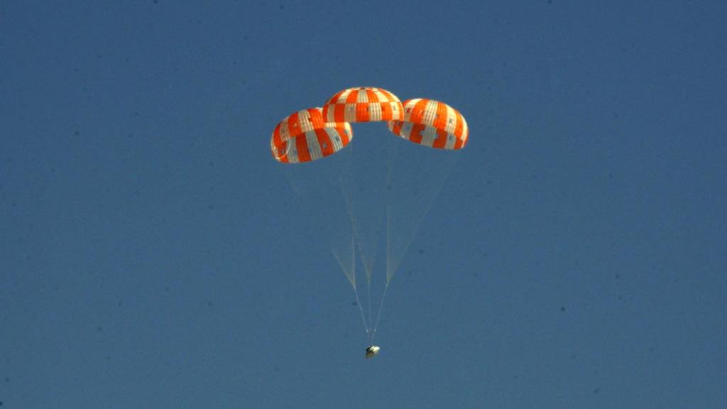 NASA Tests Orion Spacecraft Parachute Jettison over Arizona