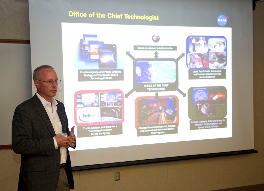 NASA Chief Technologist Visits Stennis Space Center