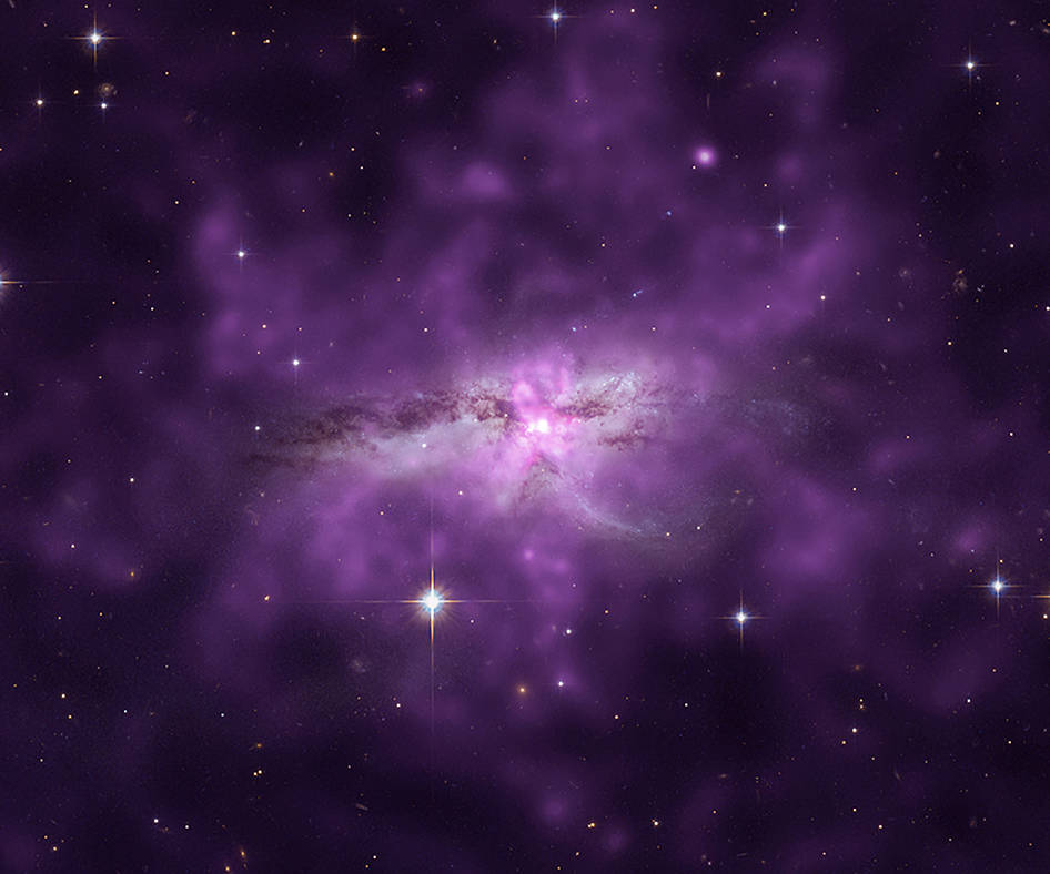 Giant Gas Cloud in System NGC 6240