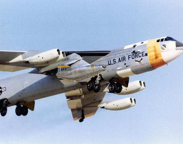B-52 Carries M2-F2 Aloft