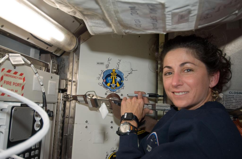 Astronaut Nicole Stott Retires From NASA