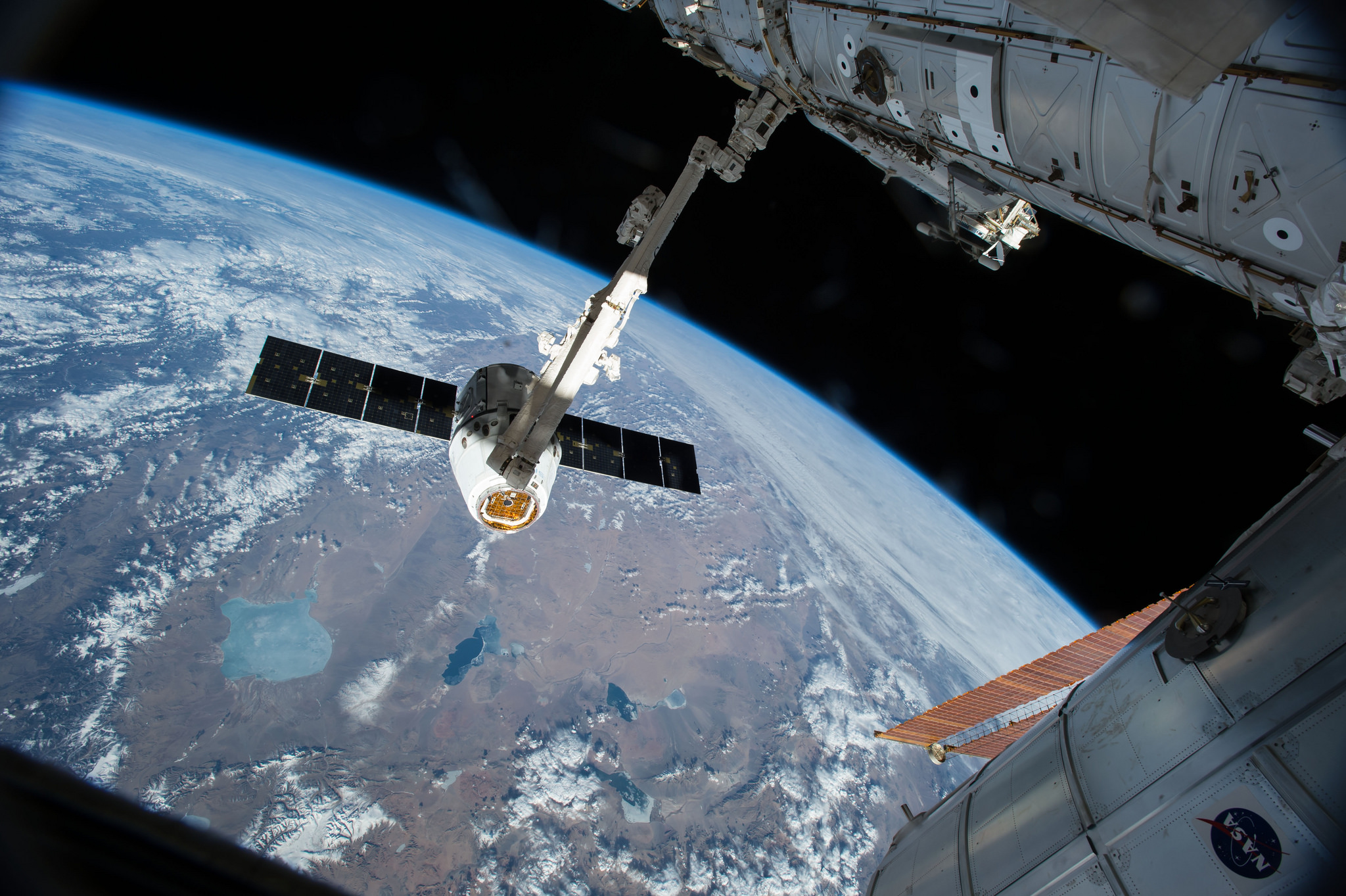 Canadarm 2 Grapples the SpaceX Dragon