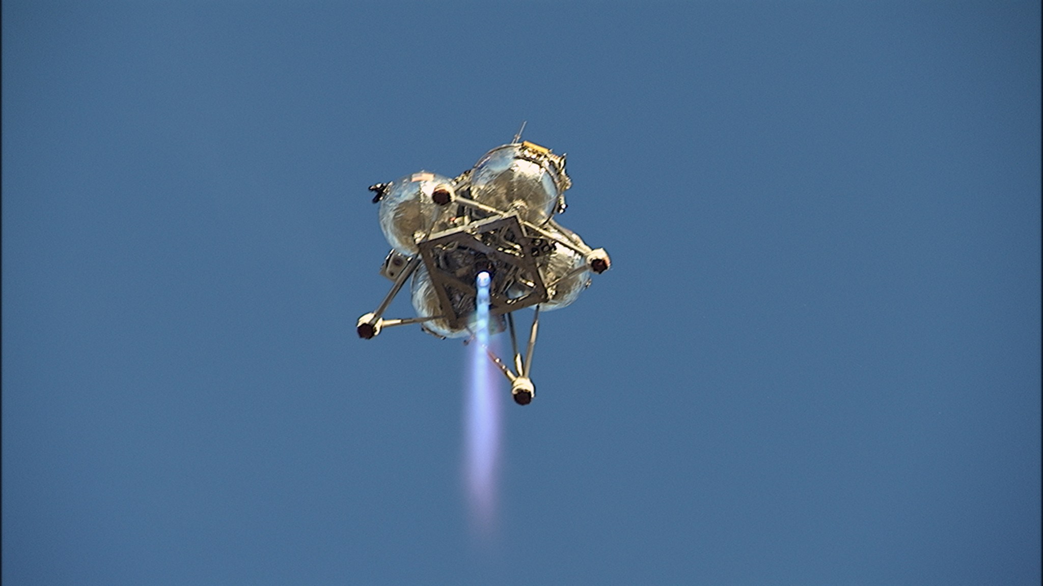 Morpheus prototype lander soars overhead during free flight test No. 15.
