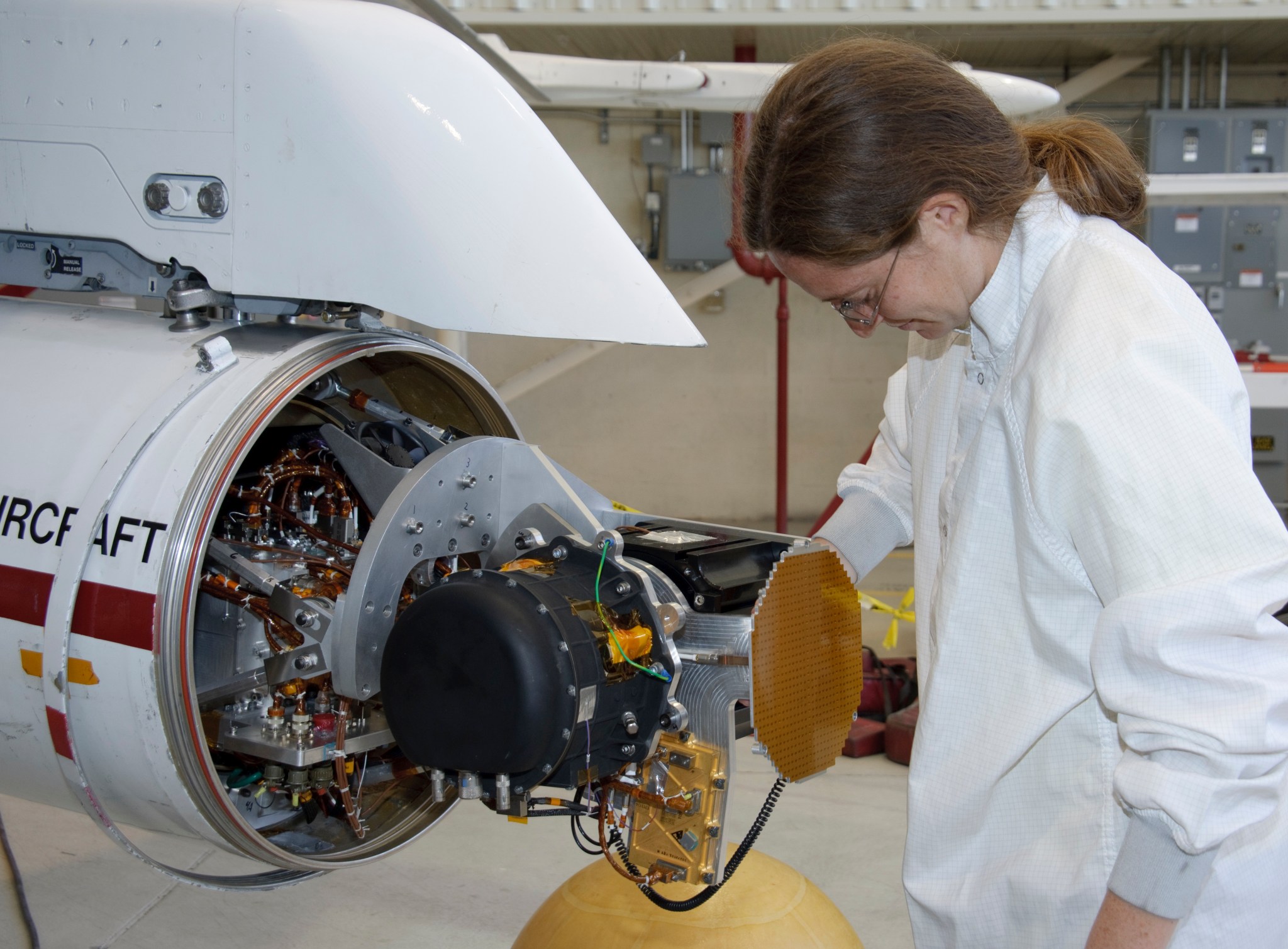 JPL Engineer Checks Out Mars Science Lab Radar
