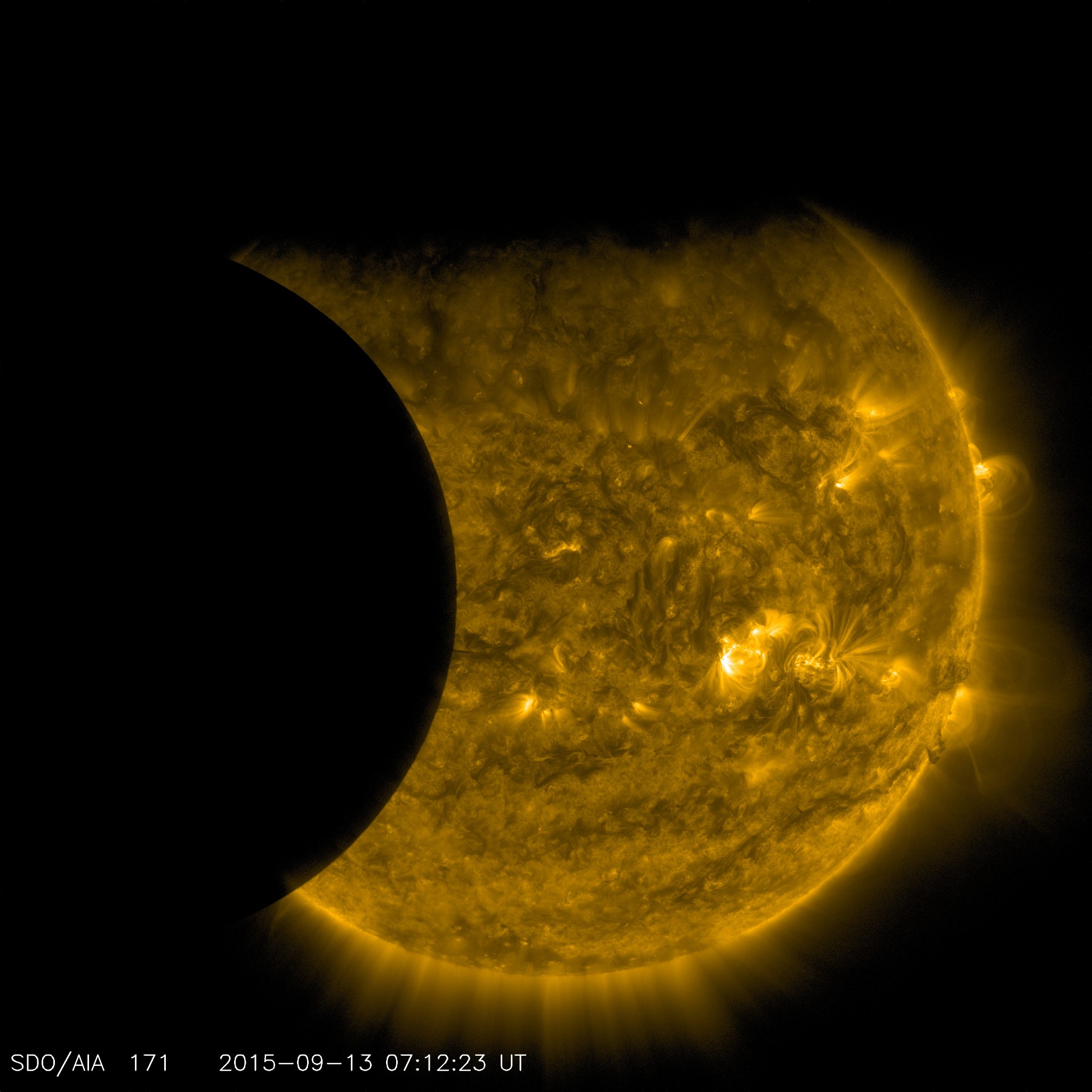 The Sun appears as an incomplete crescent, with the top and left parts of the Sun obscured. The Moon covers about a third of the Sun on the left and creates a sharp boundary along its edge. The top part of the Sun is missing, but the edge of the missing section appears fuzzy.