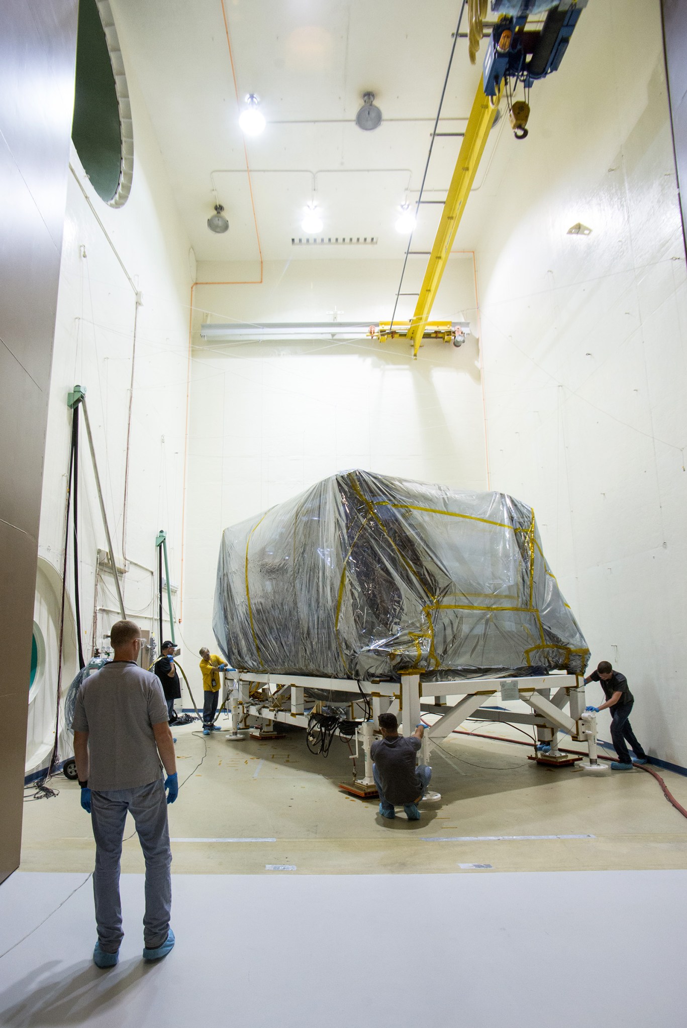 Large instrumentation moves into Goddard's acoustics chamber