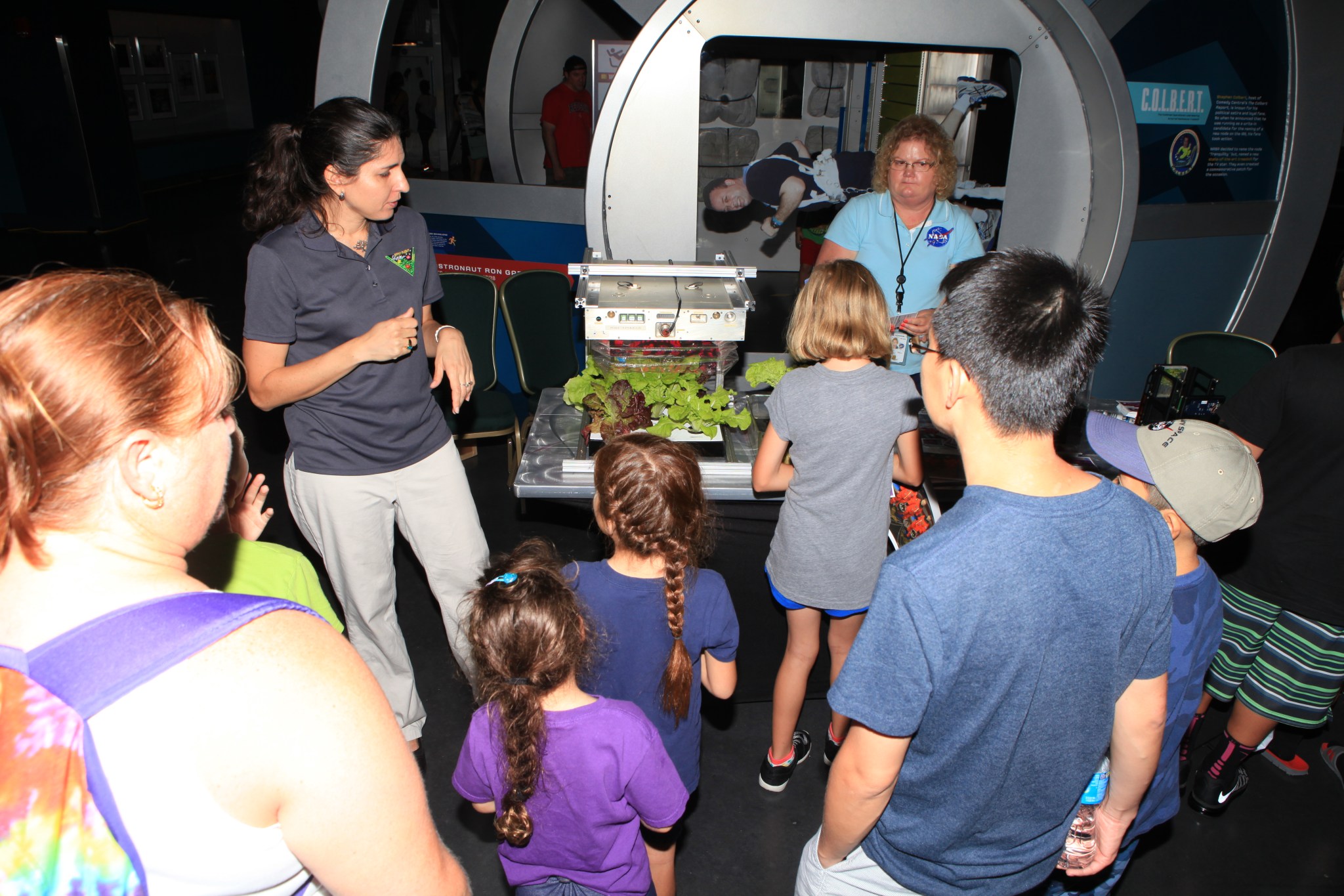 Scientist shows Veggie experiment to children