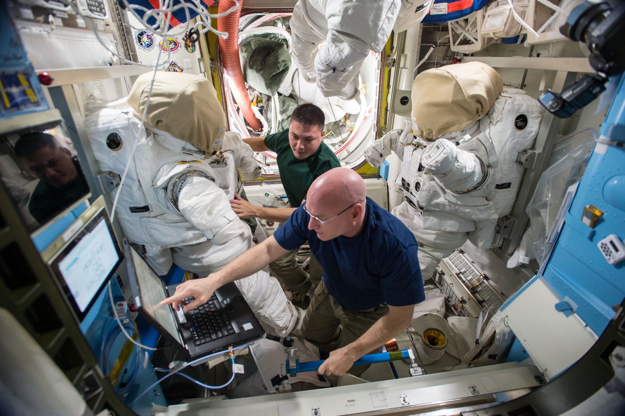 Expedition 45 commander Scott Kelly and flight engineer Kjell Lindgren of NASA