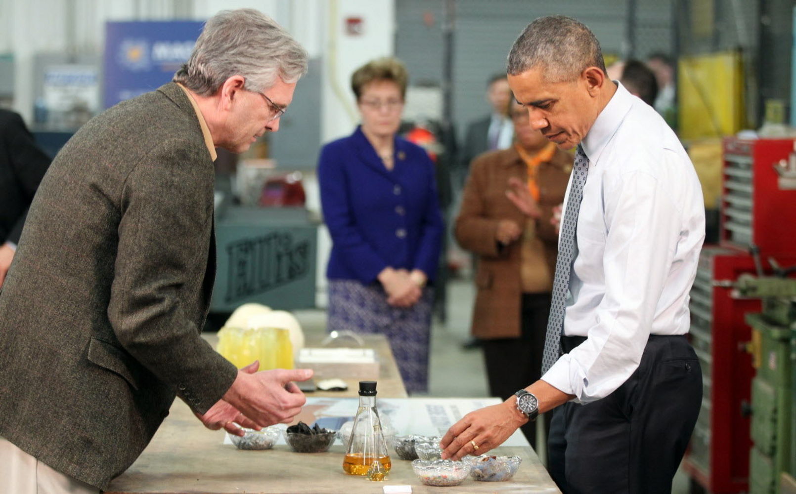 President Barack Obama learns about technology that recycles plastic into light crude oil