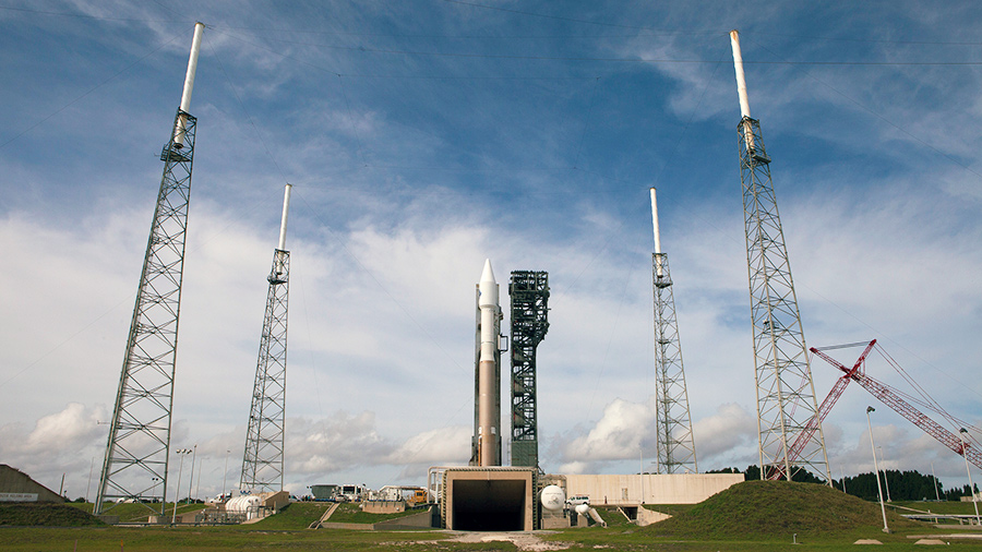 Cygnus Rolls Out to Launch Pad