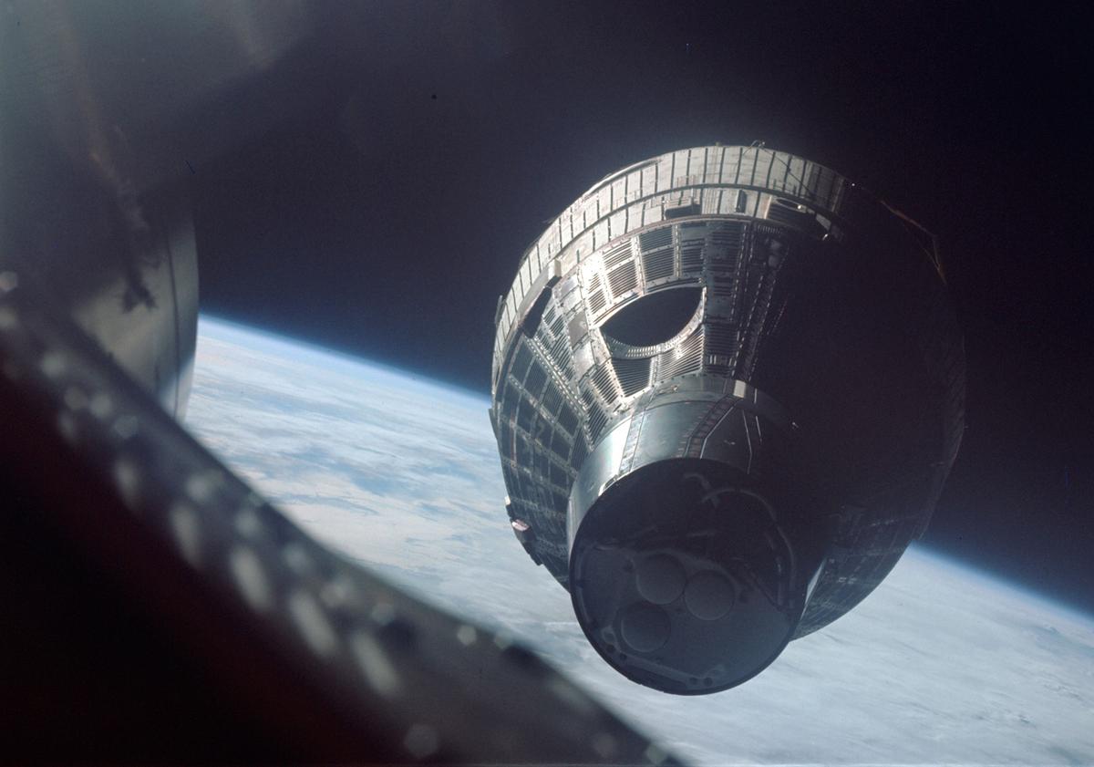 Gemini VIa closes to within 35 feet of its sister capsule, Gemini VII, on Dec.15, 1965.