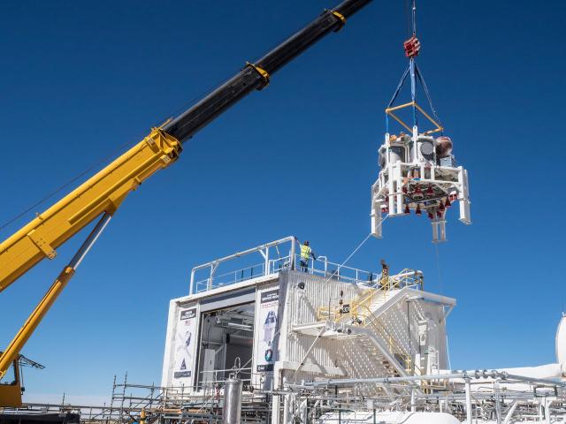 On Feb. 22, engineers successfully install ESA’s European Service Module Propulsion Qualification Module (PQM) at NASA’s White Sands Test Facility in New Mexico that was delivered by Airbus – ESA’s prime contractor for the Service Module.