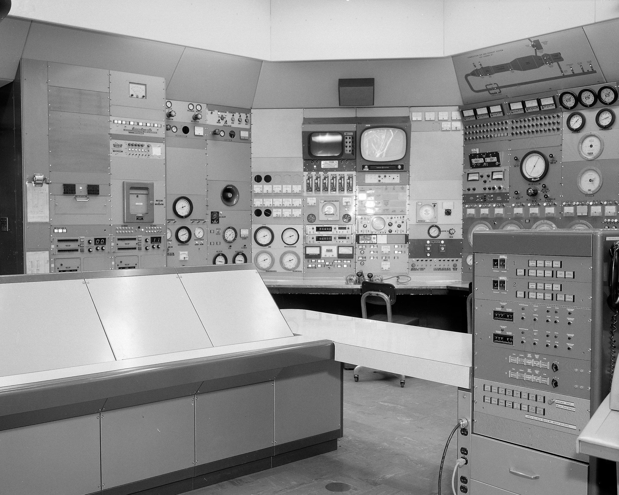 A black and white image from 1970 showing the inside of the PSL facility.