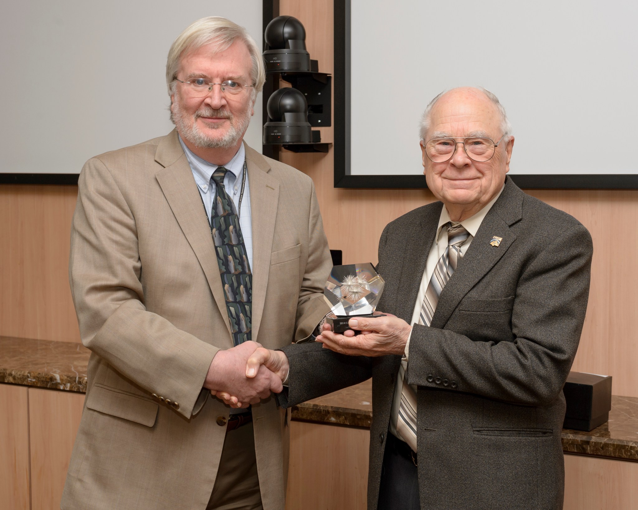 AAS presents Borucki with Carl Sagan Award