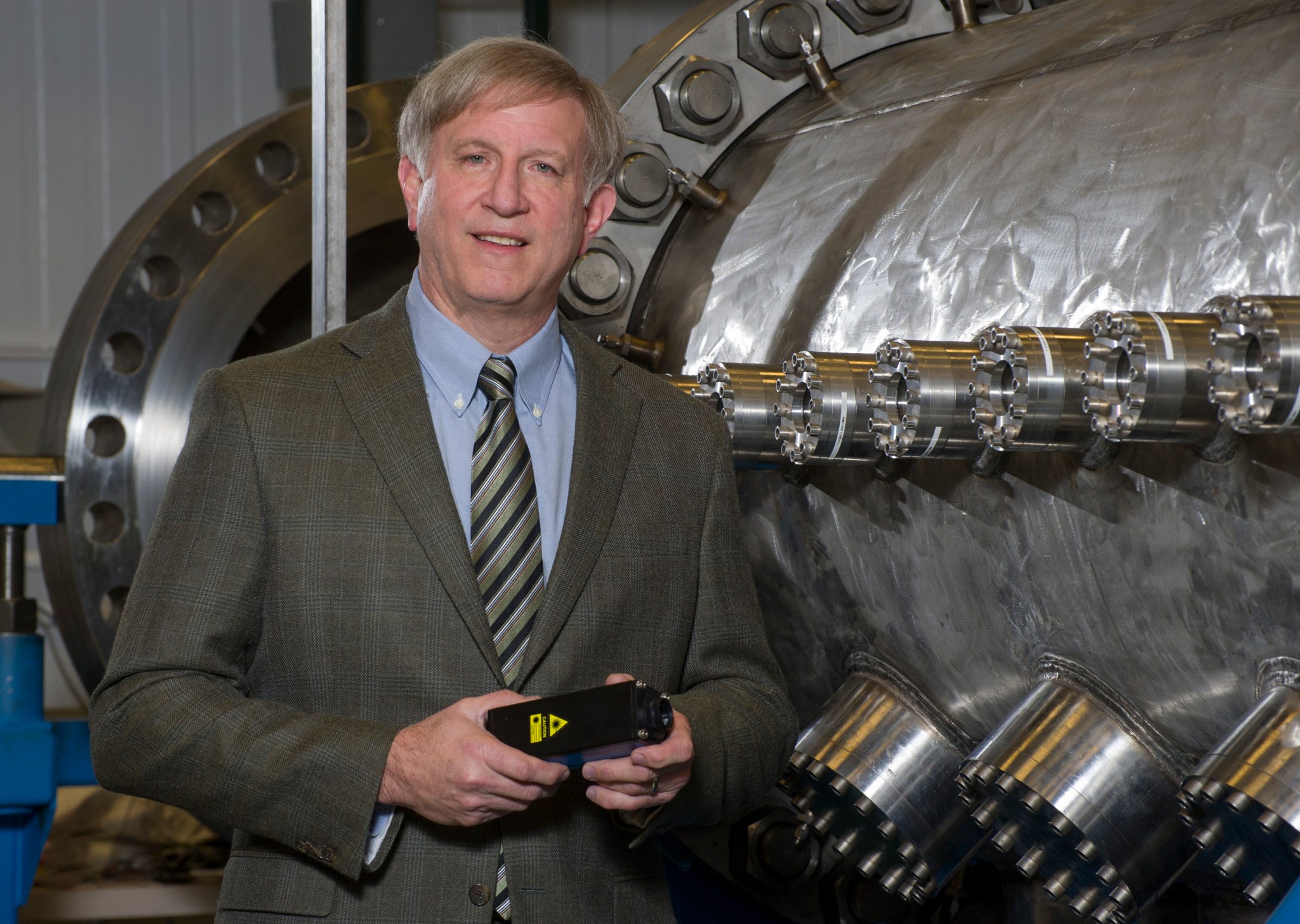 Bill Emrich Honored As 2015 AIAA Engineer of the Year For NASA Nuclear Thermal Propulsion Research