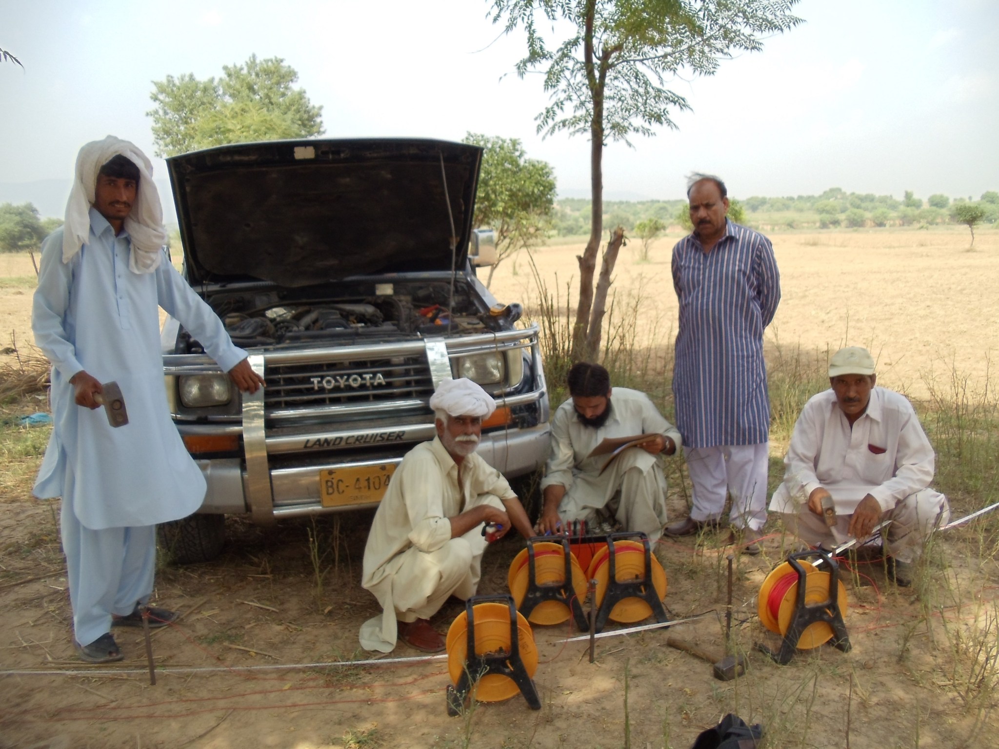 Setting up a traditional groundwater monitoring network in Pakistan's Indus River basin 