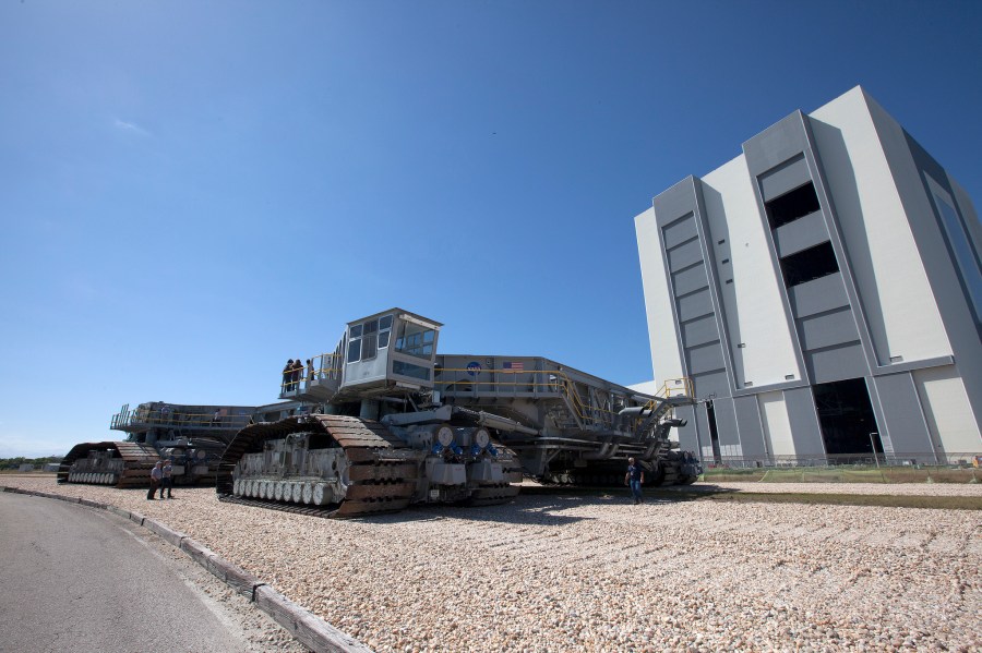 Crawler-transporter 2 begins its trek from the Vehicle Assembly Building to Launch Pad 39B at NASA's Kennedy Space Center.