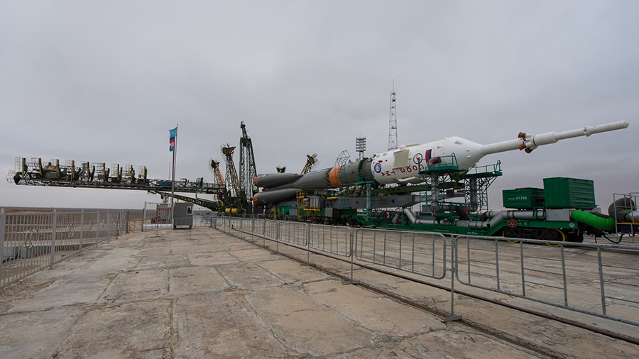 Roll Out of Soyuz TMA-20M