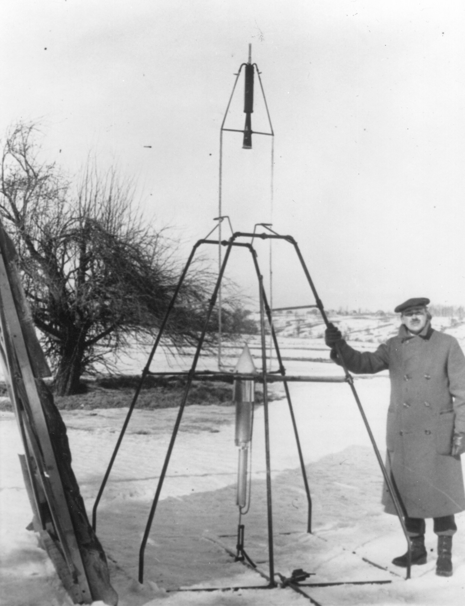 Robert Goddard next to his rocket