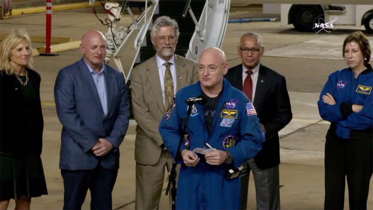 Scott Kelly Returns to Houston