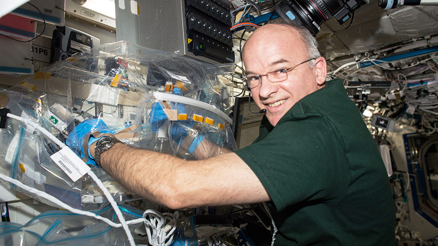 Expedition 47 Flight Engineer Jeff Williams