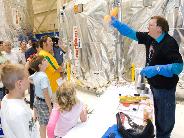 Bryan Palaszewski, a rocket scientist, demonstrates propulsion to a crowd of visitors at Glenn’s 2008 open house.