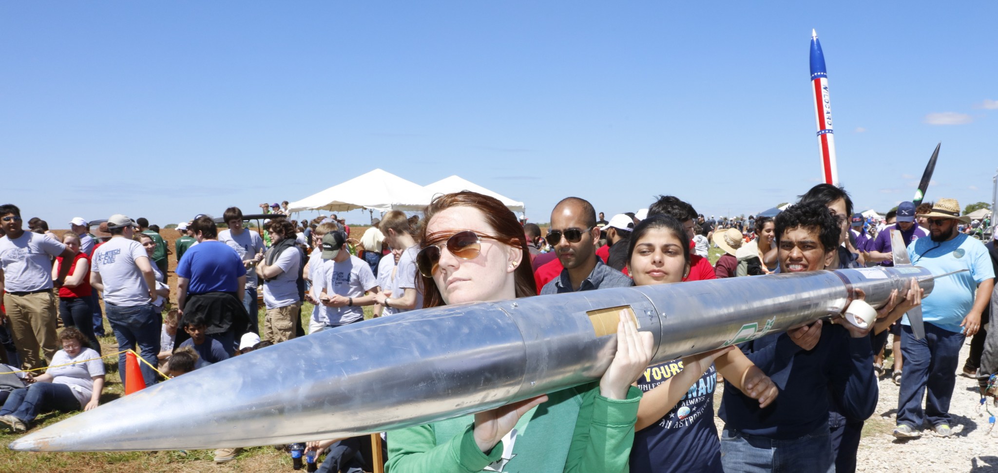 Team members from the University of North Dakota in Grand Forks, carry their rocket to the launch pad.