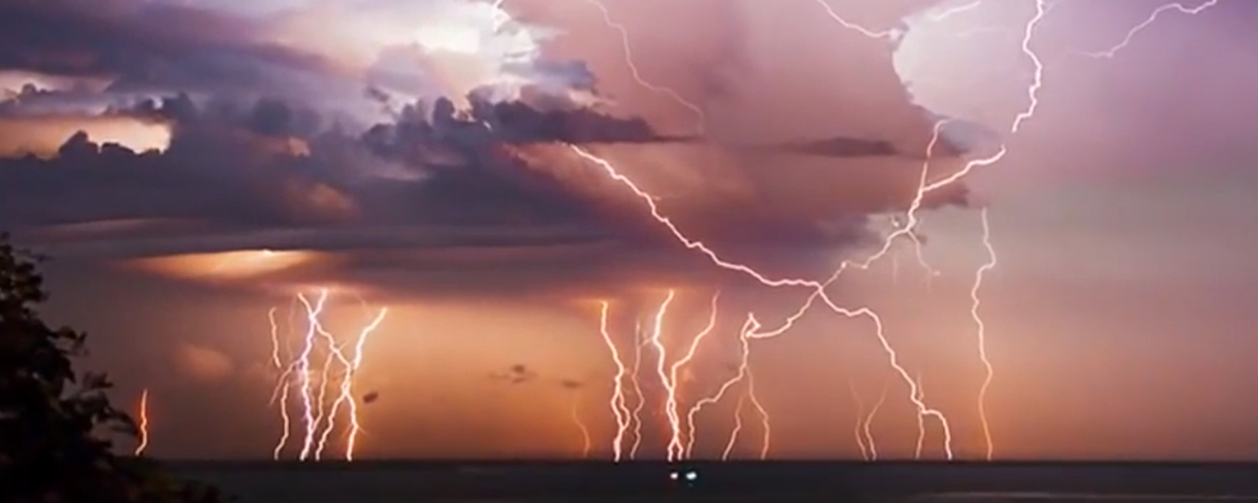 Lightning crop for #icymi May 6, 2016