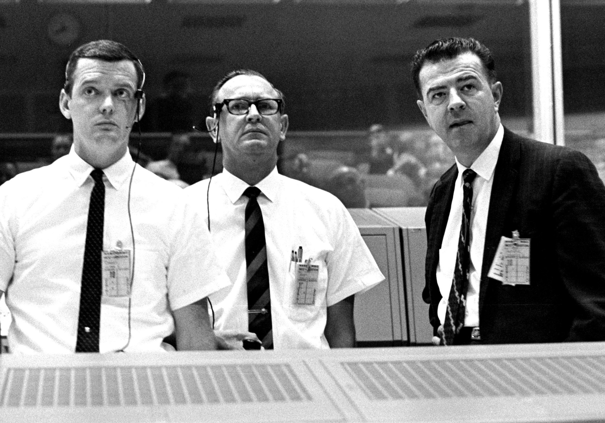 Flight controllers follow Gemini X