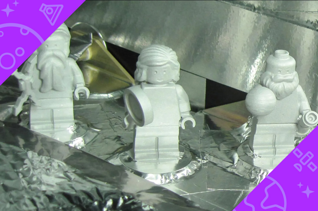 Three LEGO figurines representing the Roman god Jupiter, his wife Juno and Galileo Galilei