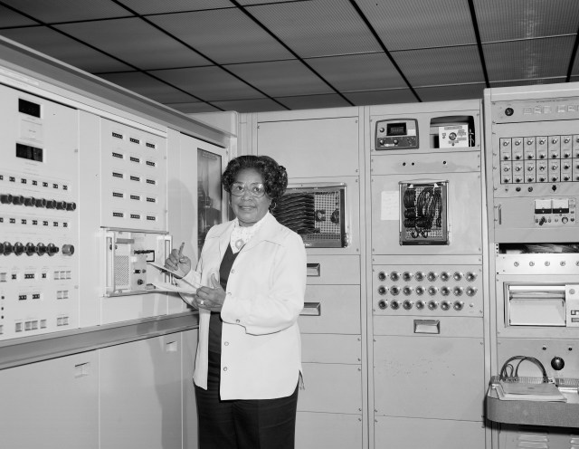 Black and white photo of Mary Jackson in front of computers
