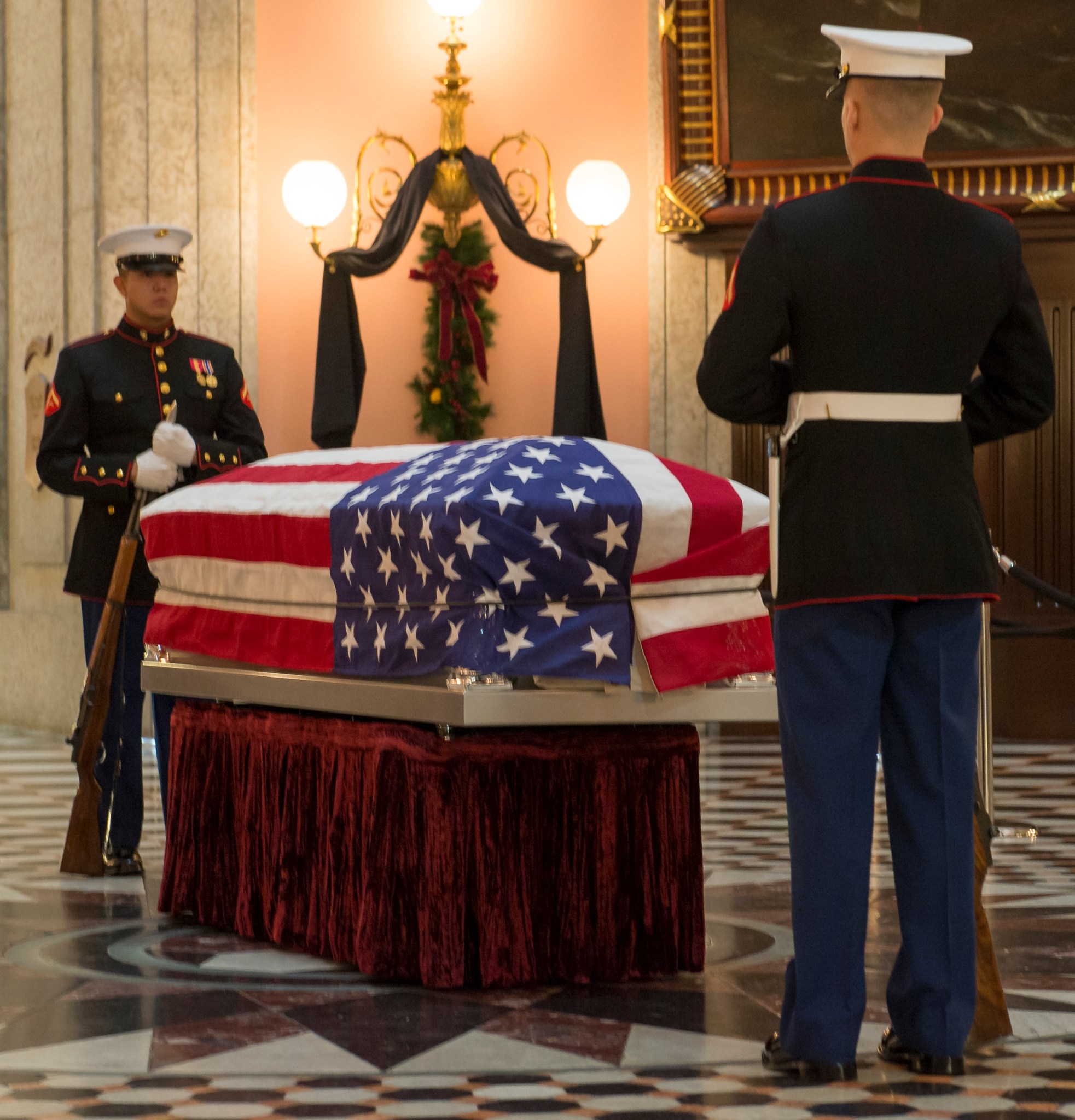 Former astronaut and U.S. Senator John Glenn lies in repose