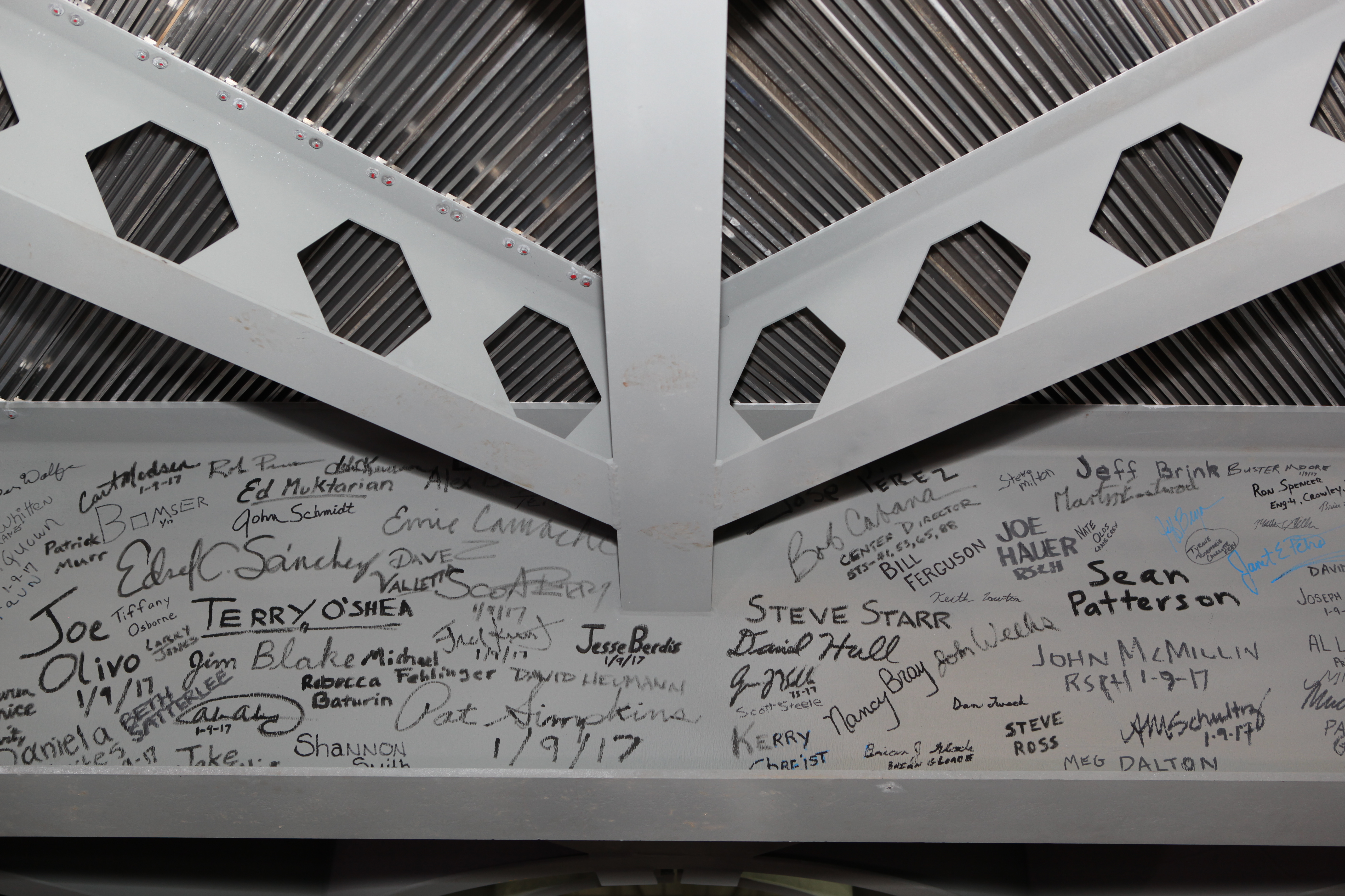 Kennedy Space Center workers sign final platform in the Vehicle Assembly Building.